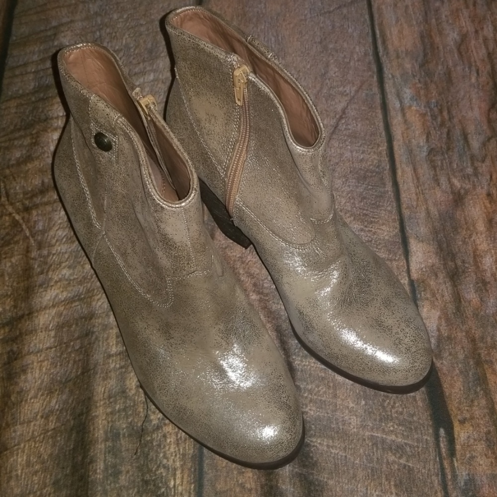 NWOT Burnished Gold Leather Cowboy Bootie in 10W